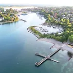 Апартаменты Romantische Am Hafen Mit Gratis Bettwaesche-paket Und Terrasse