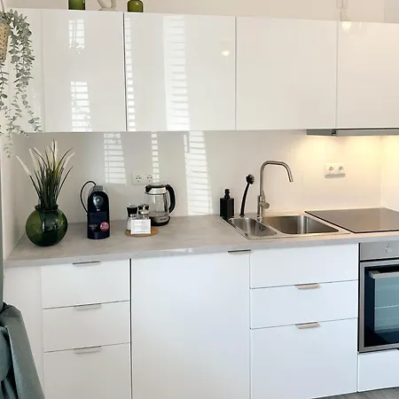 Romantische Am Hafen Mit Gratis Bettwaesche-paket Und Terrasse Apartman *