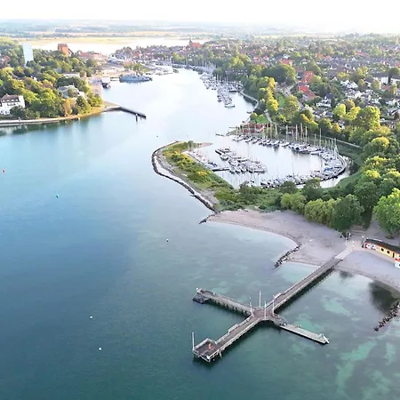 Appartement Romantische Am Hafen Mit Gratis Bettwaesche-paket Und Terrasse