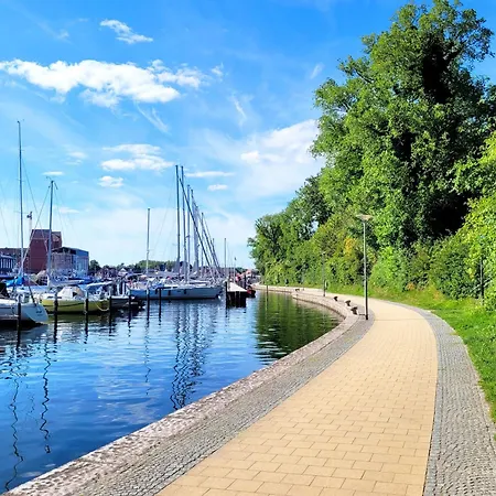 Romantische Am Hafen Mit Gratis Bettwaesche-paket Und Terrasse *