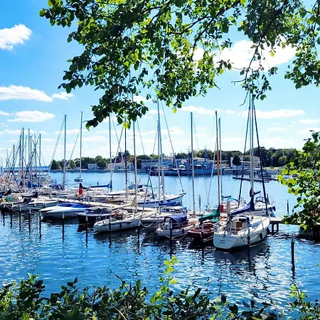 Romantische Am Hafen Mit Gratis Bettwaesche-paket Und Terrasse Appartement