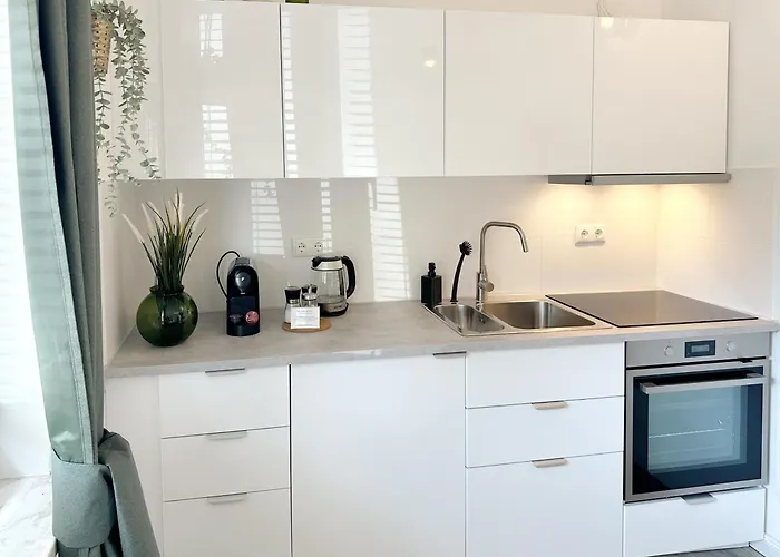 Romantische Am Hafen Mit Gratis Bettwaesche-paket Und Terrasse Apartman *