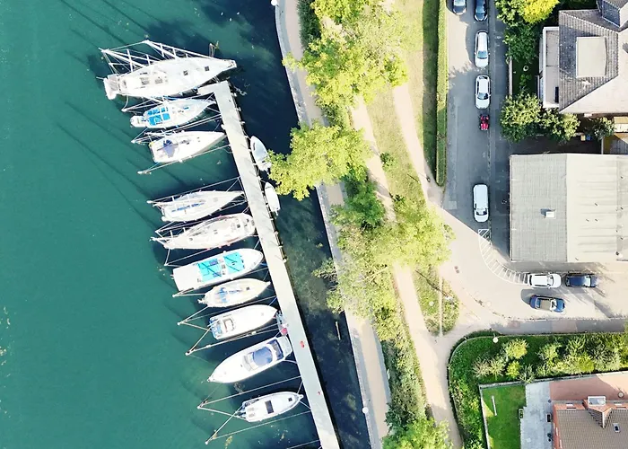 Romantische Am Hafen Mit Gratis Bettwaesche-paket Und Terrasse *