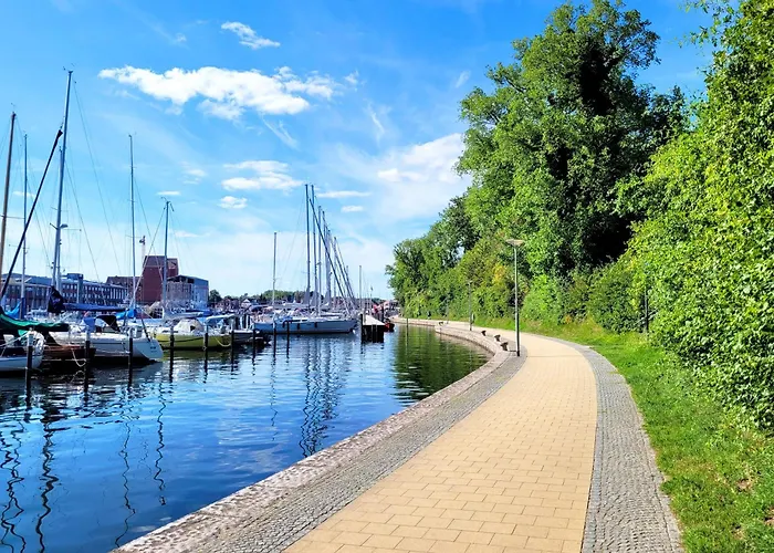 Romantische Am Hafen Mit Gratis Bettwaesche-paket Und Terrasse *