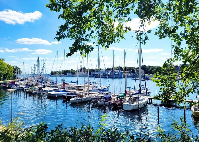 Romantische Am Hafen Mit Gratis Bettwaesche-paket Und Terrasse Apartman